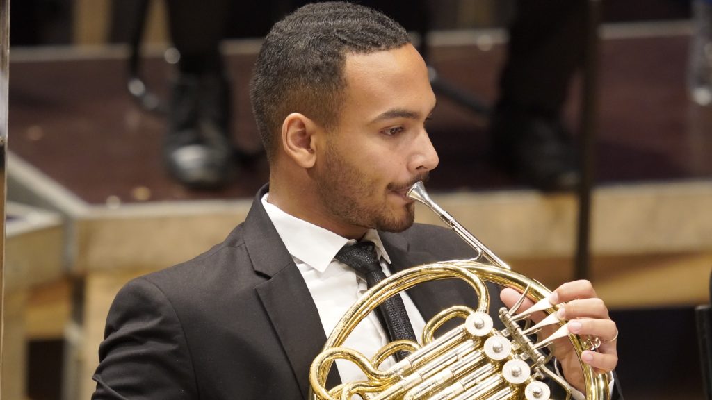 Banda Sinfônica faz apresentação gratuita no Teatro Escola Basileu França