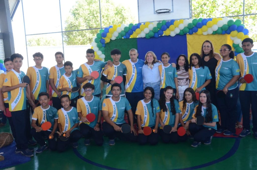 Governo entrega escola revitalizada em Aragarças