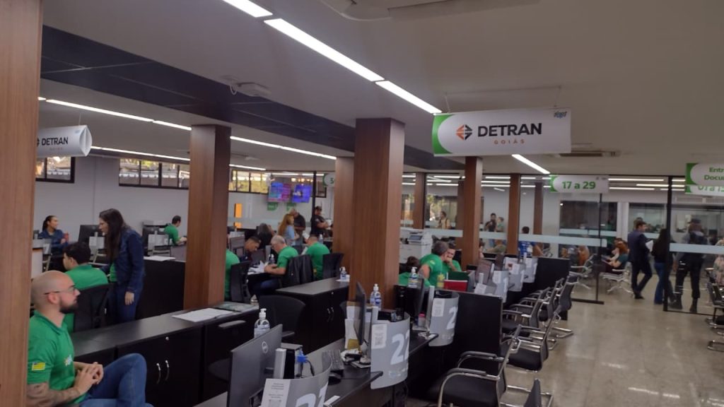 Vapt Vupt Detran amplia serviços com regularização de veículos