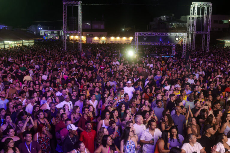 Canto da Primavera reúne 80 mil pessoas em Pirenópolis