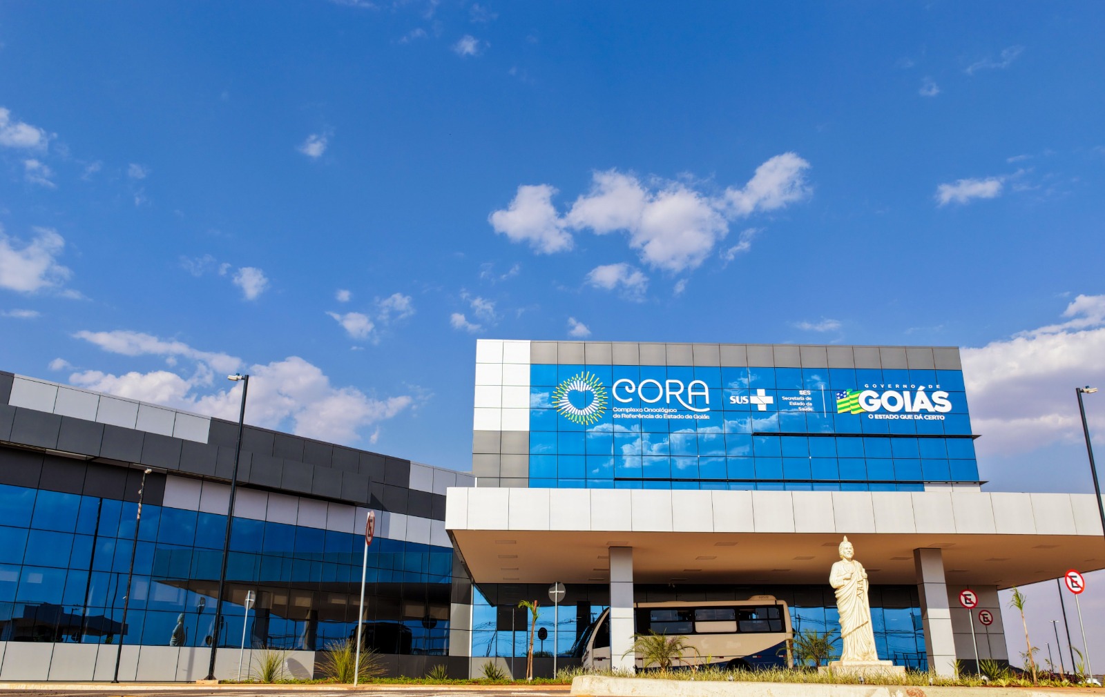 Caiado entrega o Cora