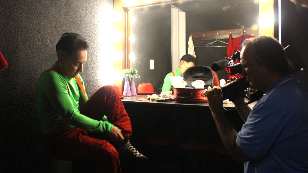 Série revela bastidores e trajetórias do teatro goiano