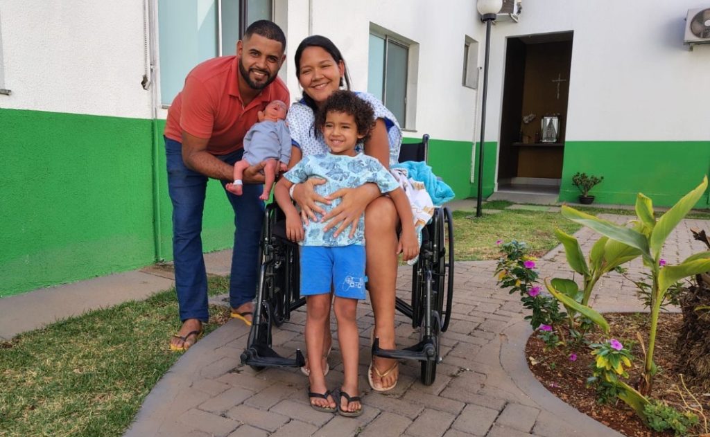 HEL aproxima famílias de recém-nascidos com visita humanizada