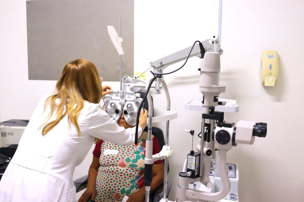 Novo equipamento reforça atendimento em oftalmologia no HDS