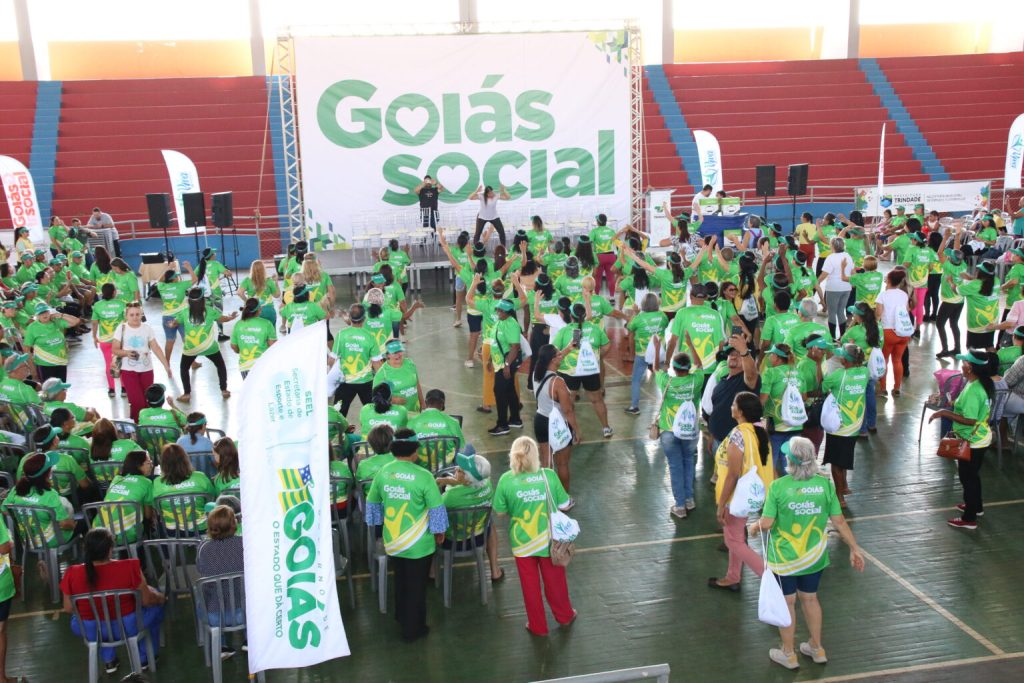 Viva Mais Goiás de Trindade recebe materiais esportivos