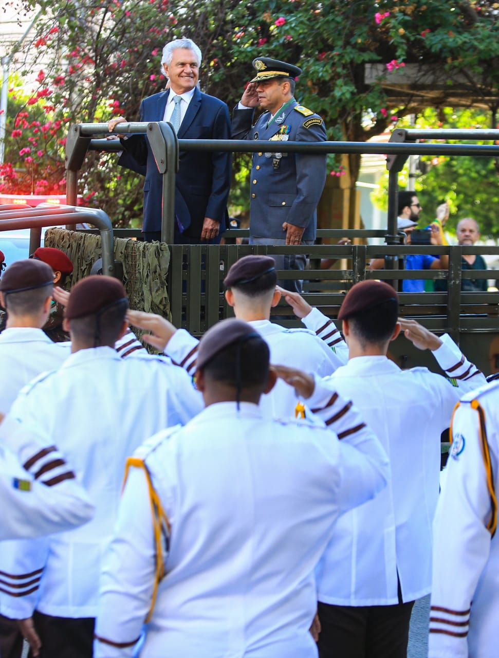 Em Goiânia, governador participa do desfile cívico-militar de 7 de setembro