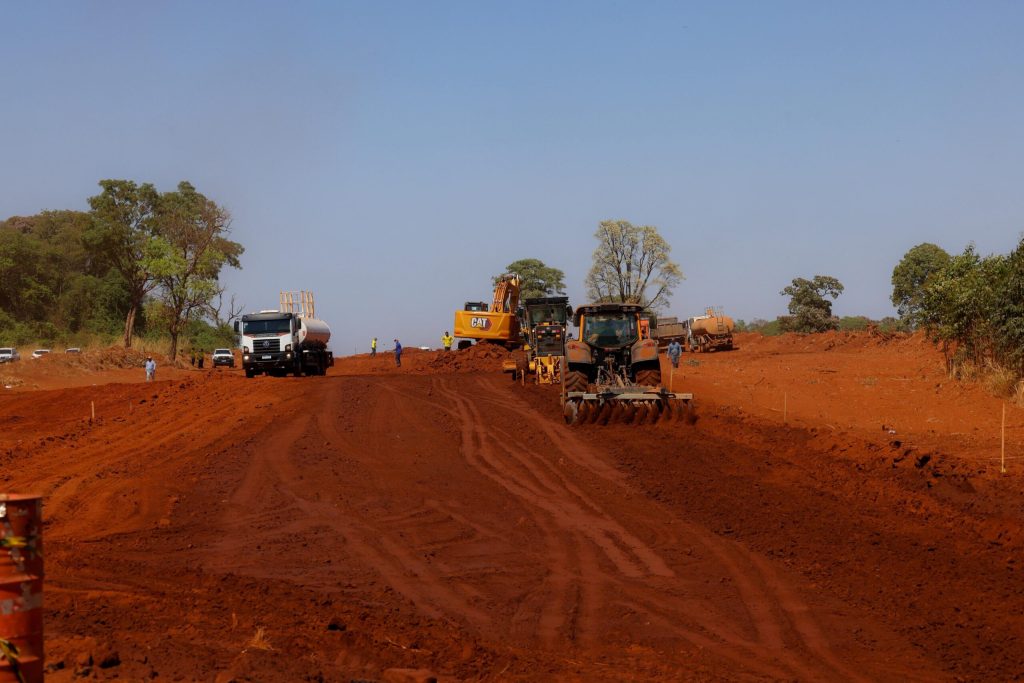 Obras de pavimentação nas GOs 178 e 180, em Jataí, são retomadas