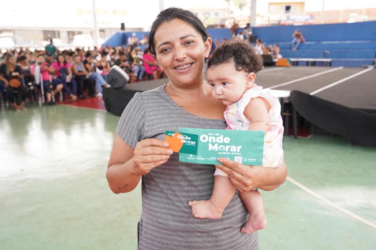 Agehab entrega mais de 1.2 mil cartões do Aluguel Social em quatro cidades nesta quinta-feira (23/10)