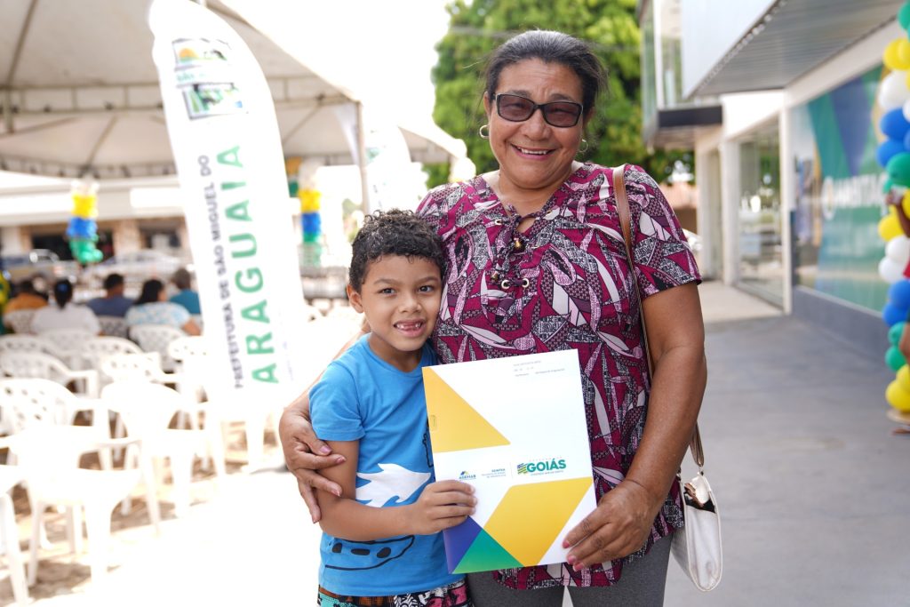 Agehab entrega benefícios habitacionais em três municípios