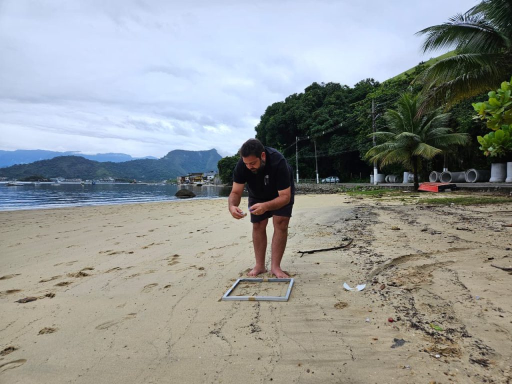 Contaminação de microplásticos nas praias