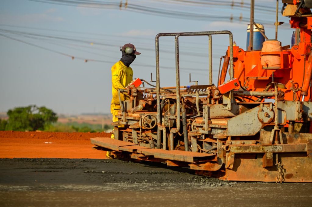 Obras de infraestrutura em rodovia