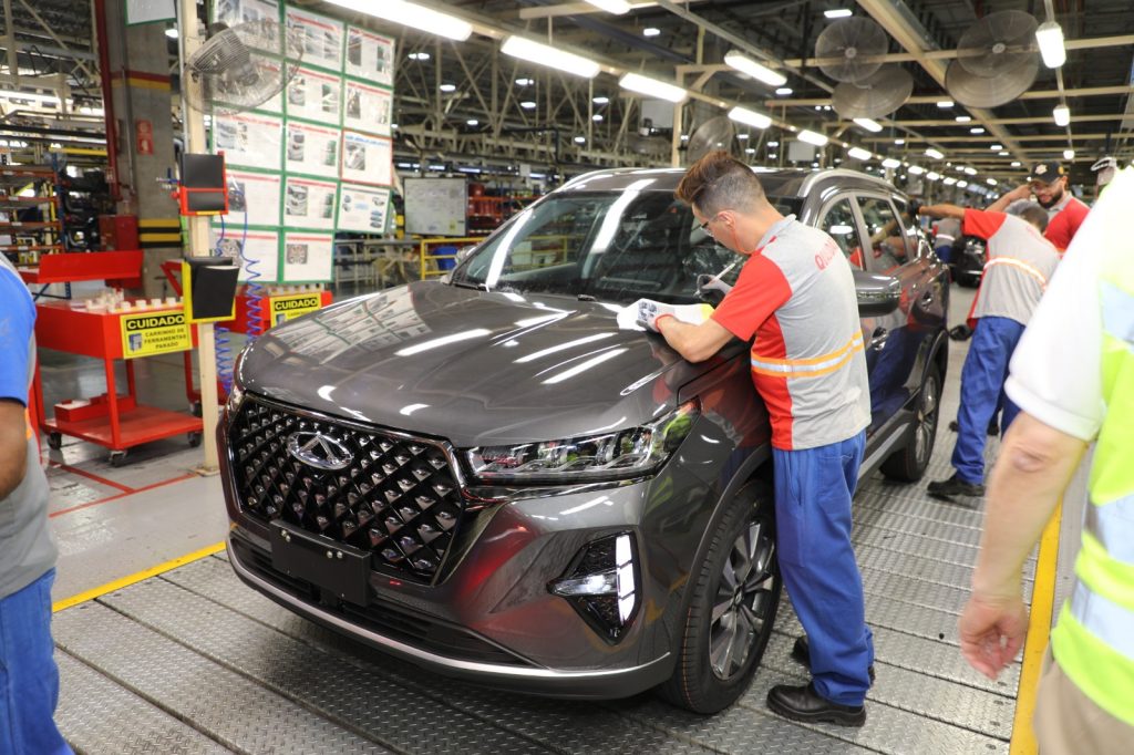 Fabricação de veículos em Goiás puxa alta da indústria em agosto