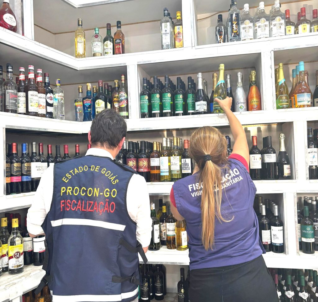 Procon participa de força-tarefa para combater falsificação de bebidas
