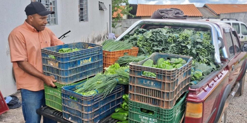 carro carregado de verduras