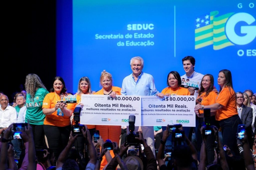 Sancionada lei que garante R$ 40 mil a professores de escolas contempladas com Prêmio Leia