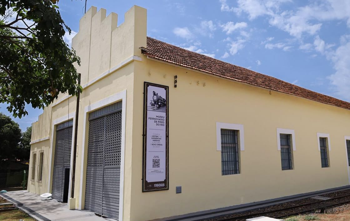 Cina público de Pires do Rio_fachada lateral