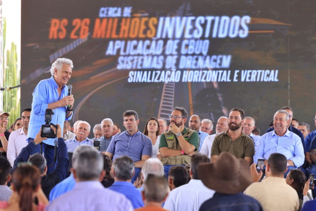 CAIADO DISCURSA EM HIDROLANDIA