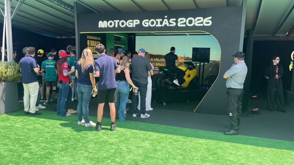 Estande Moto GP em Interlagos recebe público