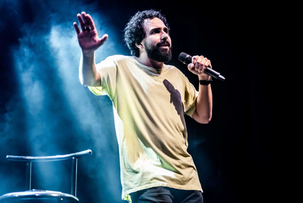 O comediante Murilo Couto sobe ao palco do Teatro Goiânia, neste domingo (9/11), com seu mais novo show de humor