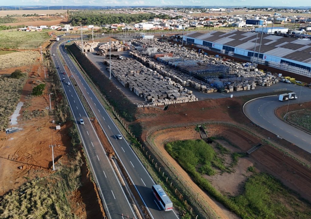 Mais de 100 obras de infraestrutura estão em execução em Goiás