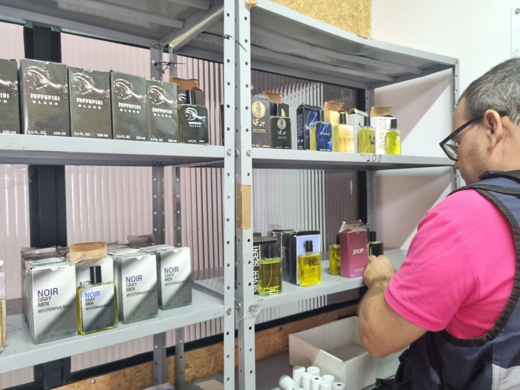 Procon apreende perfumes