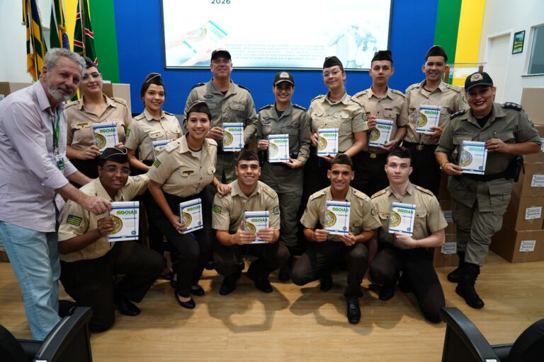 Agendas escolares de 2026 são entregues aos Colégios da PM