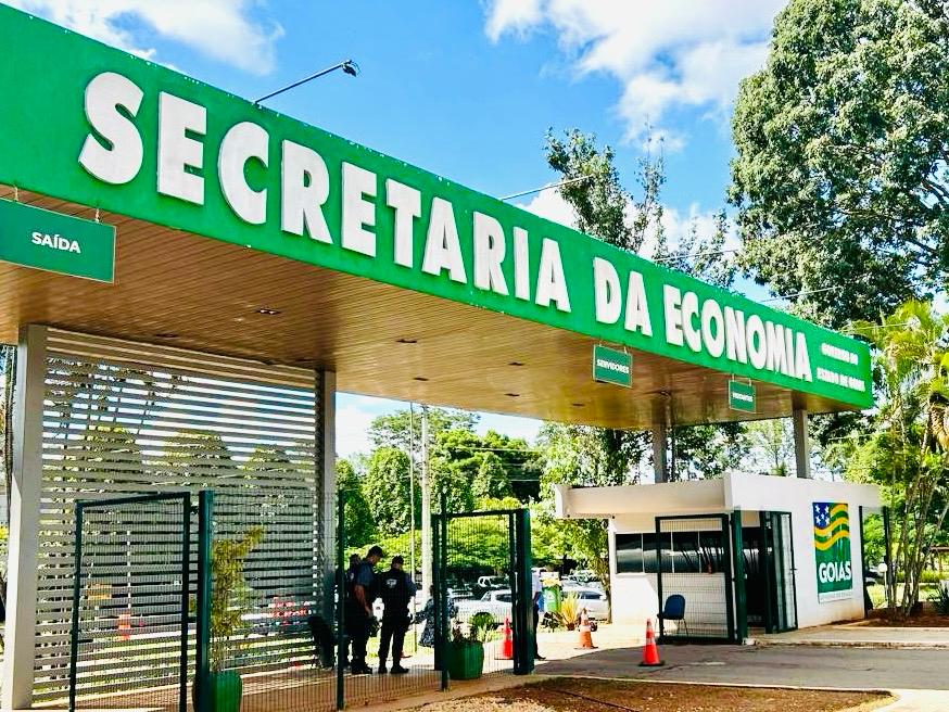 Relatório fiscal de 2025 aponta uso de reservas para investimentos e manutenção do equilíbrio das contas - Fachada da Secretaria da Economia