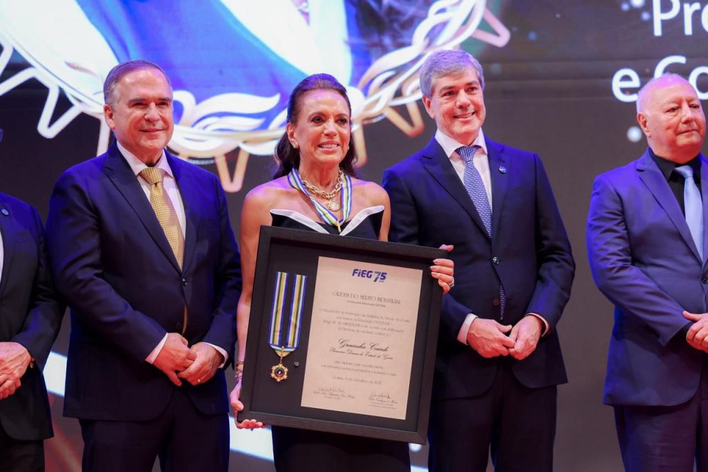 Gracinha Caiado recebe Medalha do Mérito Industrial da Fieg