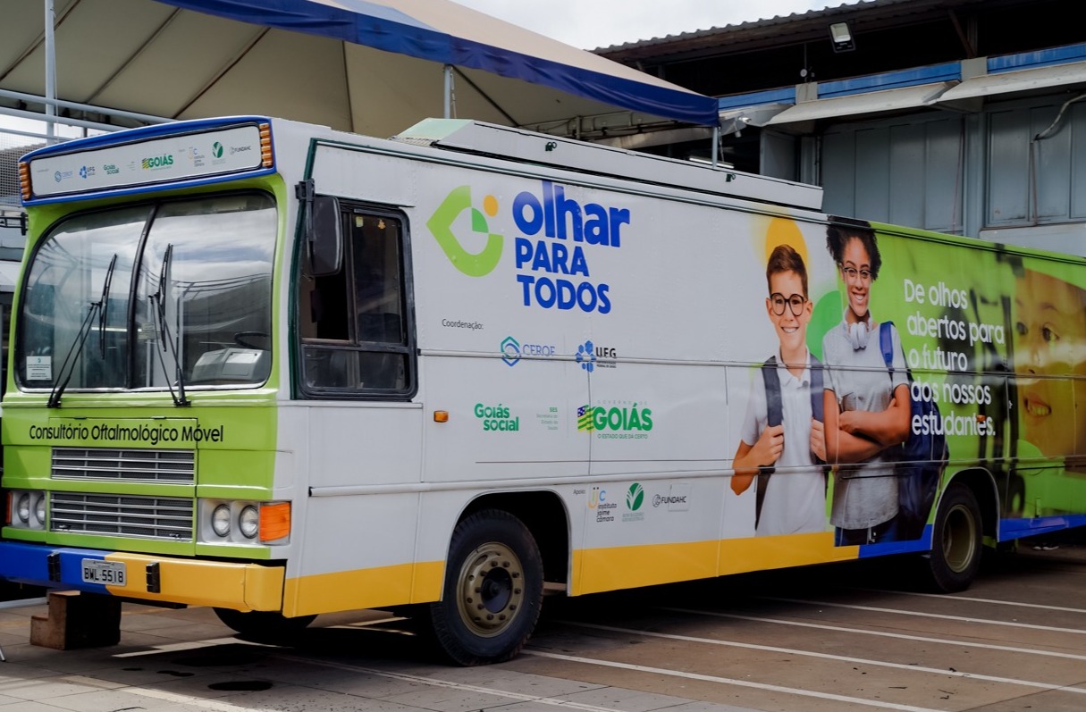 ônibus do Programa Olhar  para Todos
