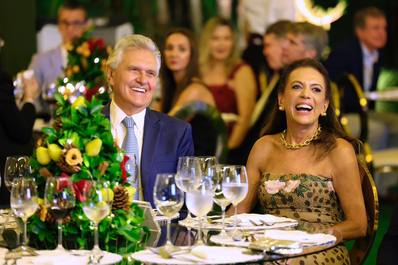 Caiado destaca convergência institucional entre Executivo e Judiciário - Caiado e Gracinha em jantar de confraternização