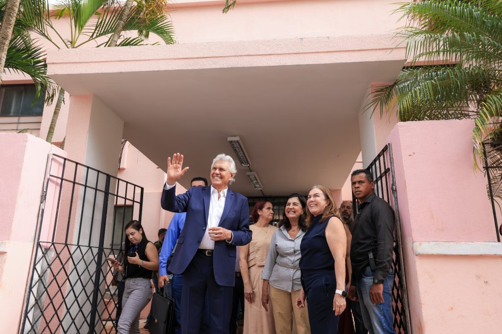 Caiado e Fátima Gavioli no Lyceu de Goiânia