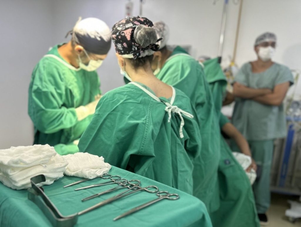 Hospital da Mulher realiza parto de gêmeos siameses