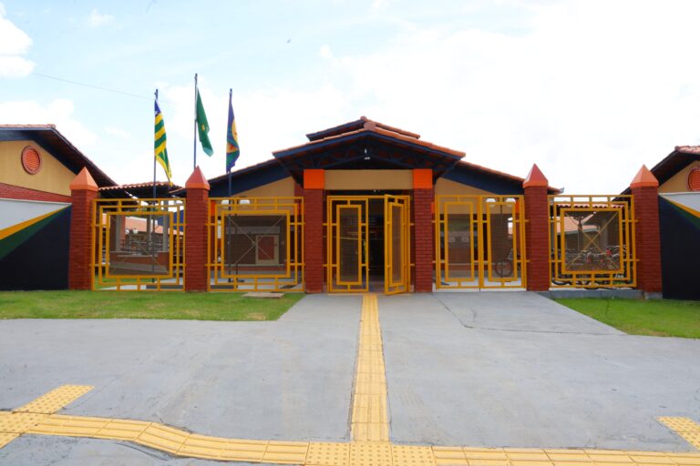 colégio em novo gama