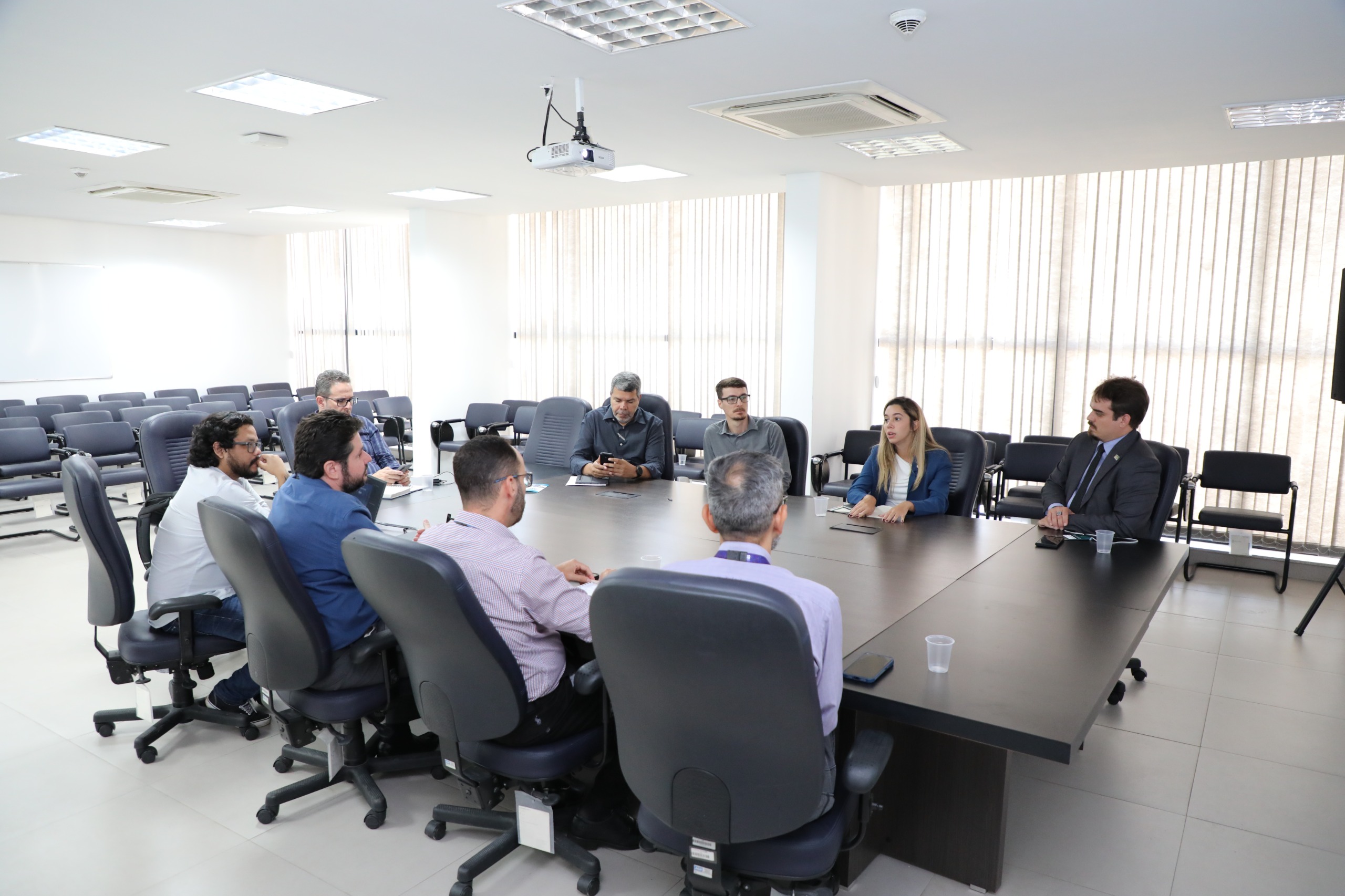 AGR avalia fornecimento de energia em Goiás