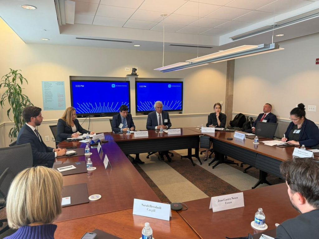 Governo de Goiás debate parcerias sobre terras raras com número 2 da diplomacia dos EUA