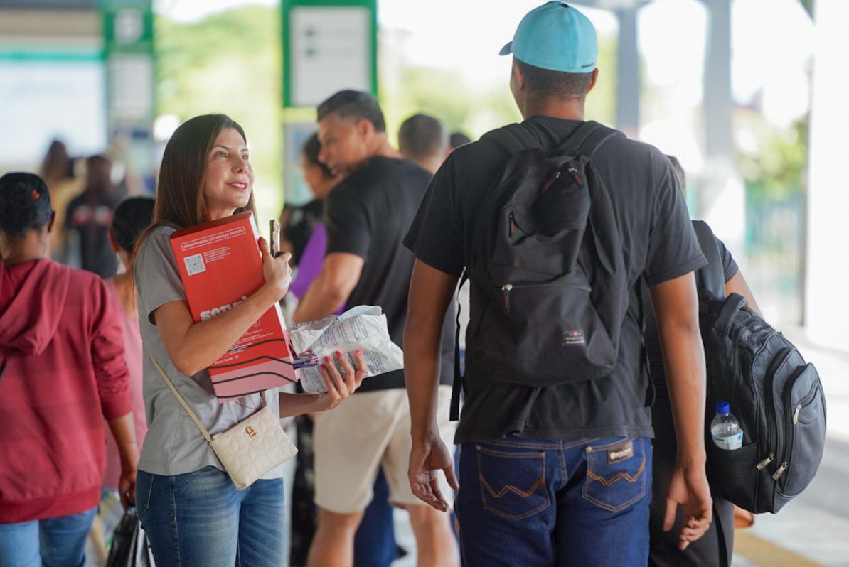 Saúde distribui insumos de prevenção às ISTs no posto da PRF, em Hidrolândia