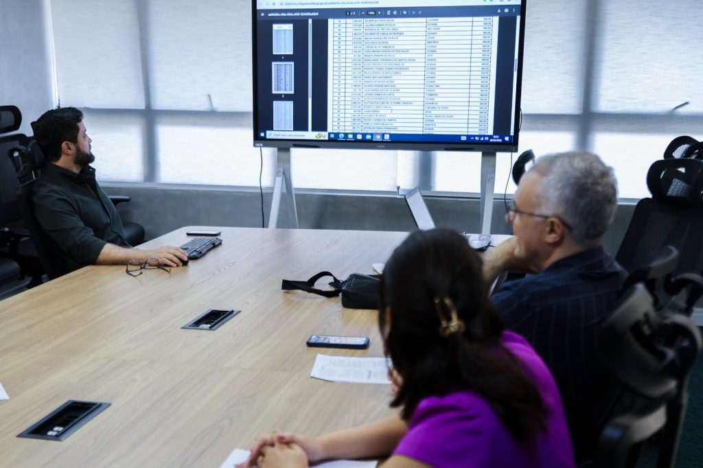 Prêmio de R$ 50 mil da Nota Goiana sai para moradora de Goiânia (Fotos: Denis Marlon/Economia)