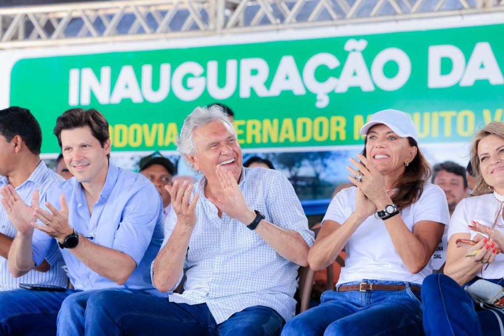 Caiado, Gracinha e Daniel na inauguração do asfalto da GO-108 que dá acesso ao Parque de Terra Ronca