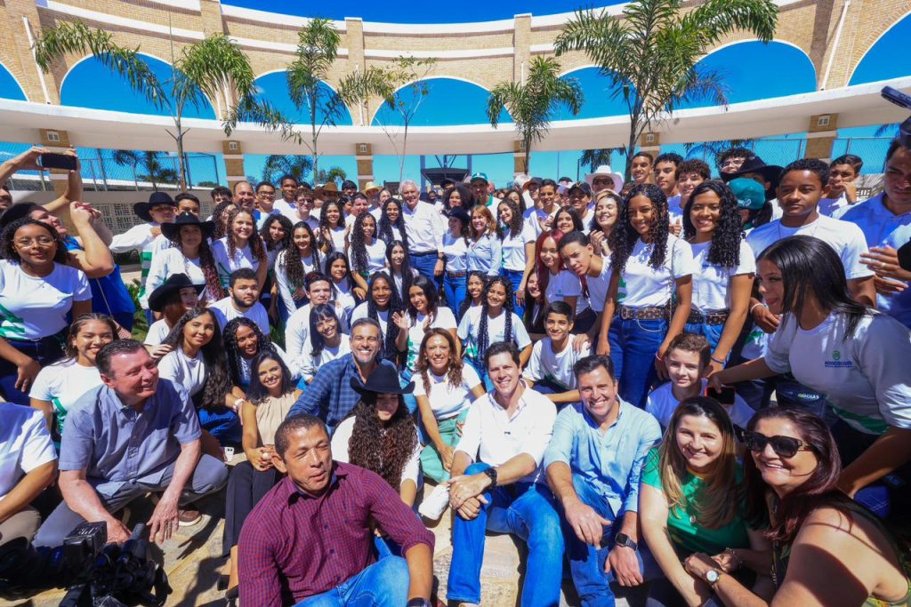 Caiado e Gracinha na inauguração do agrocolégio