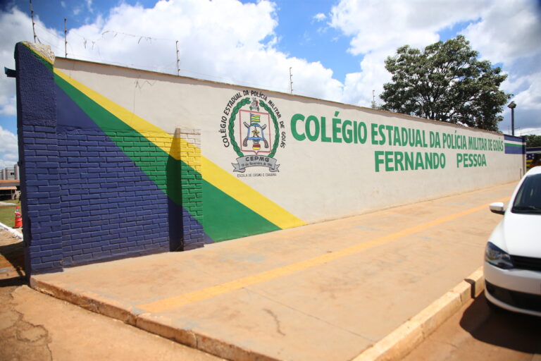 Fachada do Colégio Fernando Pessoa