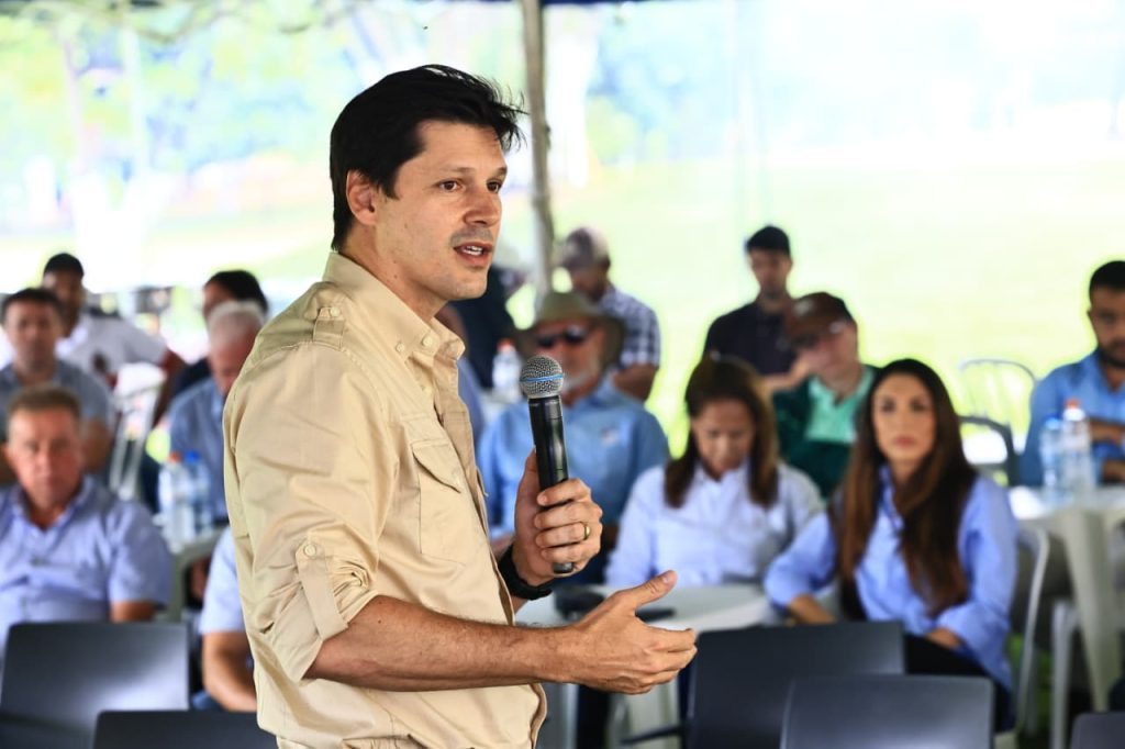 Daniel Vilela anuncia asfalto para GO-237
