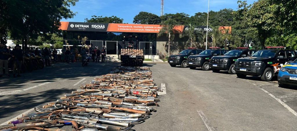 Escapamentos apreendidos na Patrulha Randandan