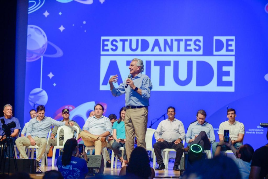 Governador em evento do programa Estudantes de Atitude