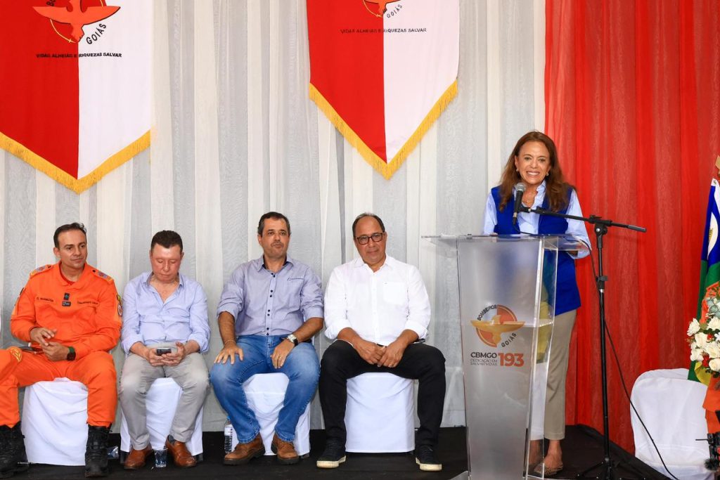 Gracinha em Barro Alto na inauguração do destacamentos dos Bombeiros