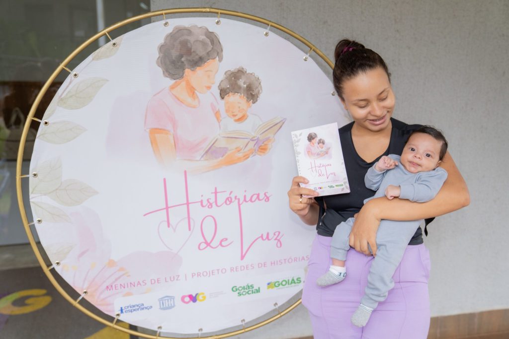 Meninas de Luz no lançamento do livro Histórias de Luz