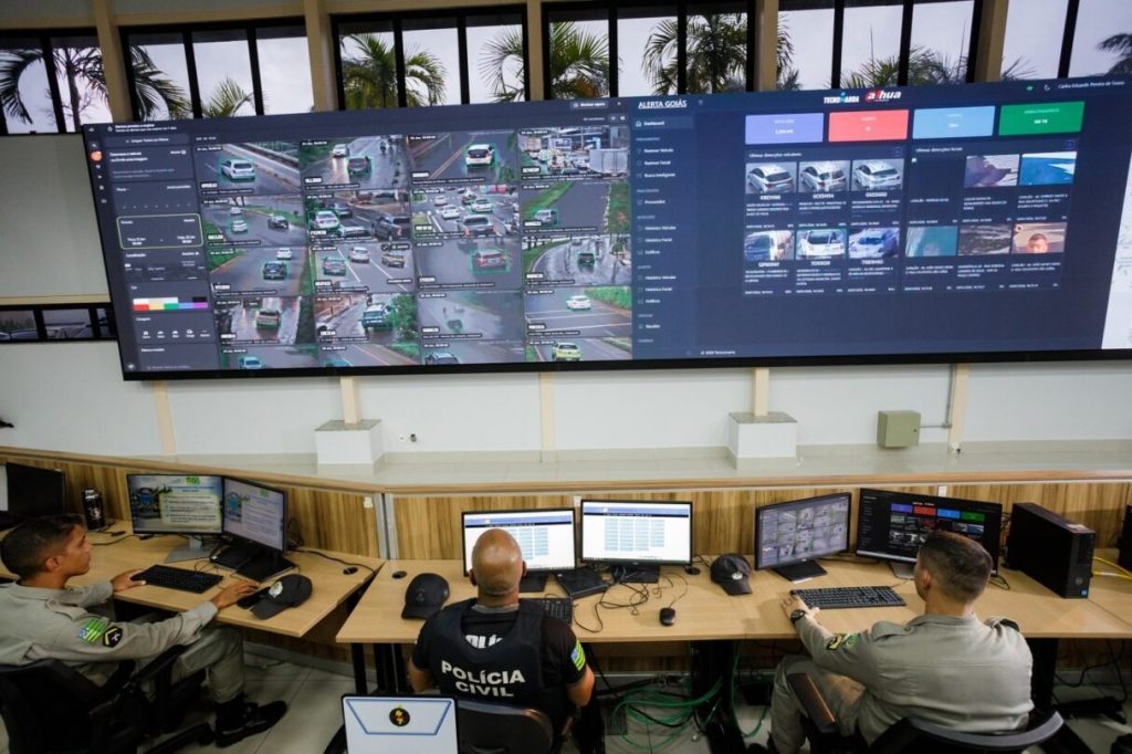 Sala de monitoramento de segurança em tempo real