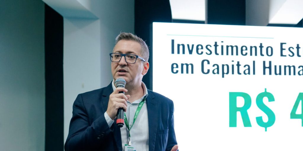 Apresentação do programa de qualificação de servidores públicos