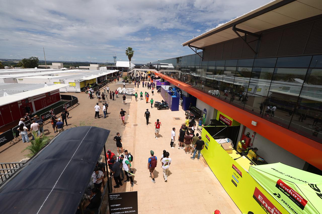 Autódromo de Goiânia está pronto para receber outras categorias do automobilismo - vista aérea da área em frente aos boxes