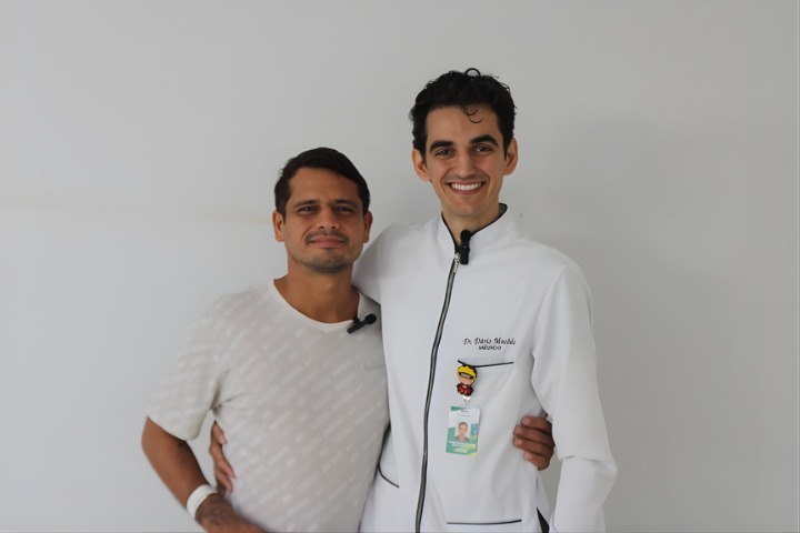 Médico residente emociona pacientes com cartas de alta no Cresm