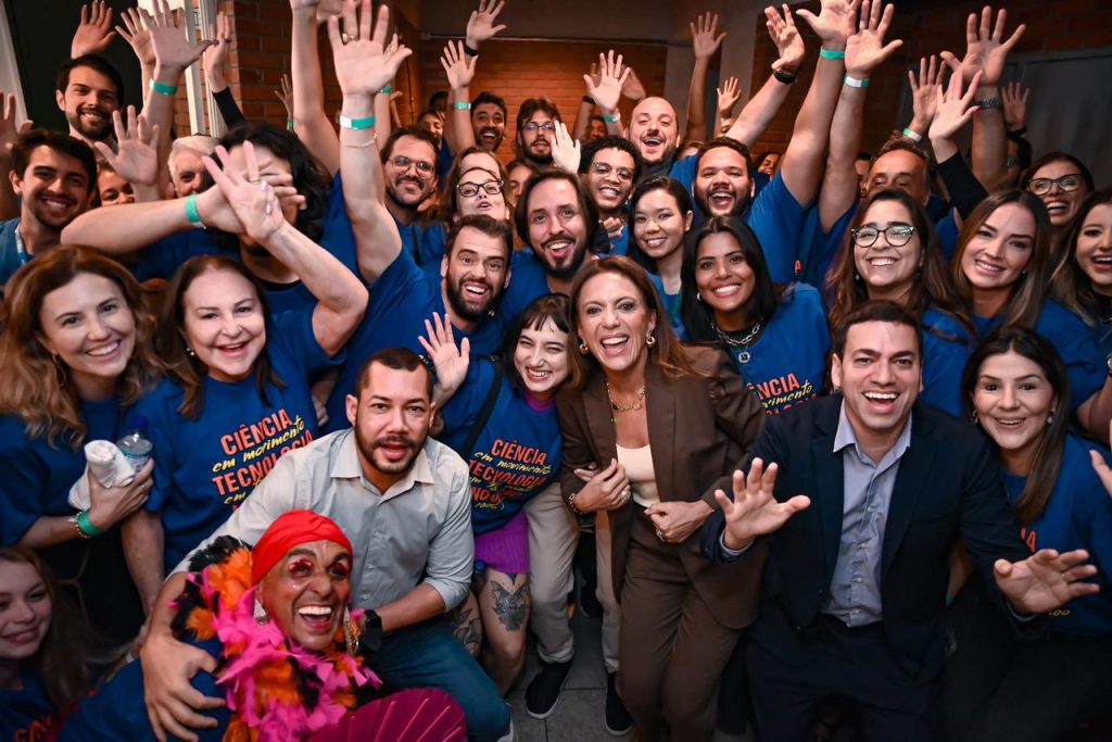 No Teatro Basileu França, Gracinha Caiado recebe novos bolsistas do Goiás Social